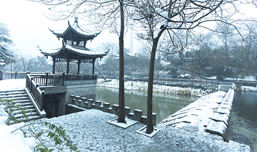 滚水坝